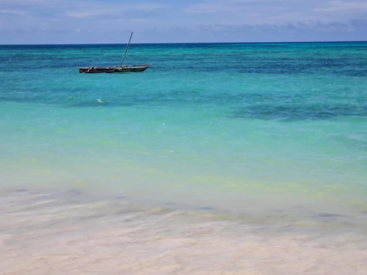 Beachfront Villa Ladha Ya Zanzibar จัมเบียนี ภายนอก รูปภาพ