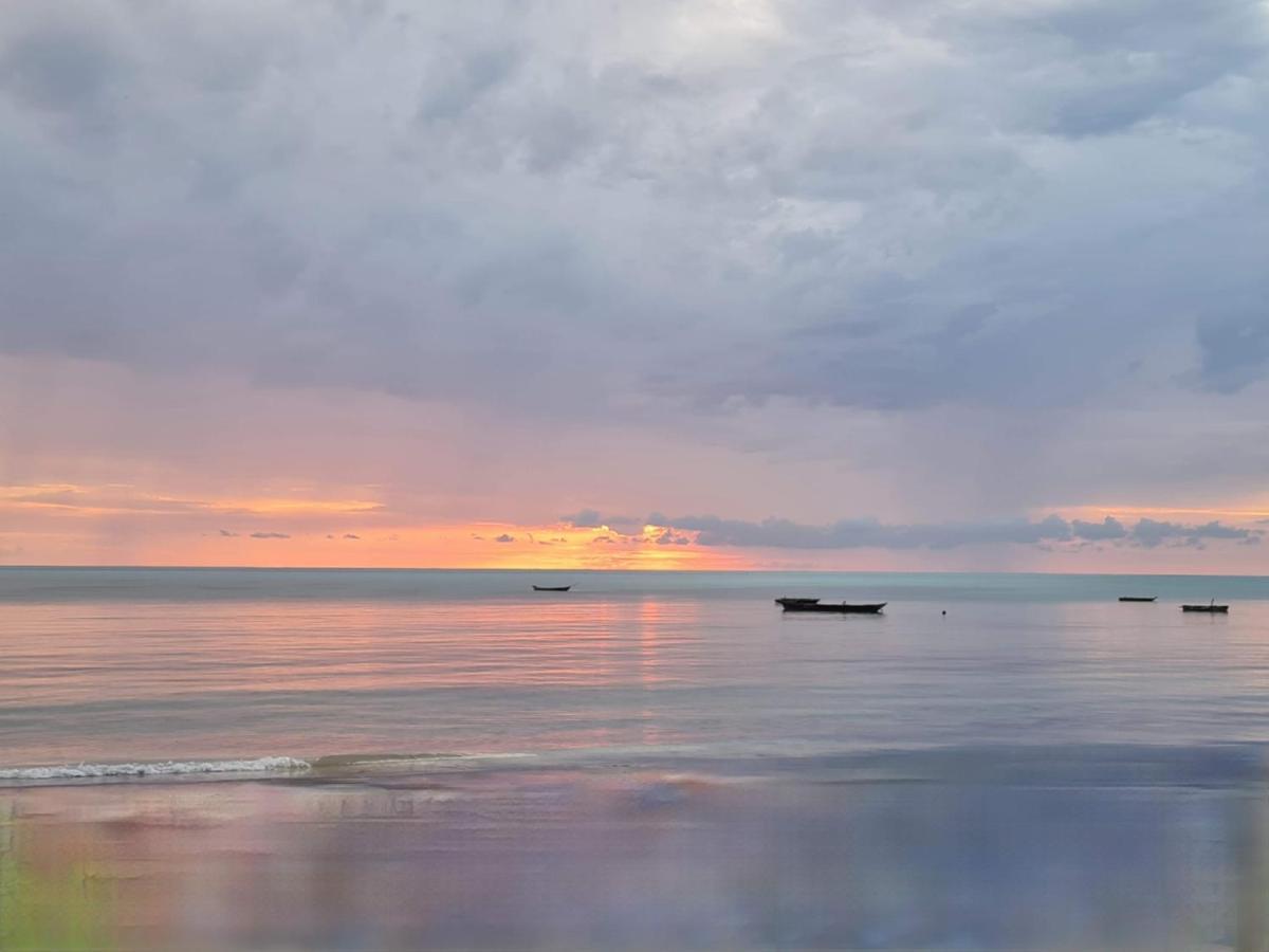 Beachfront Villa Ladha Ya Zanzibar จัมเบียนี ภายนอก รูปภาพ