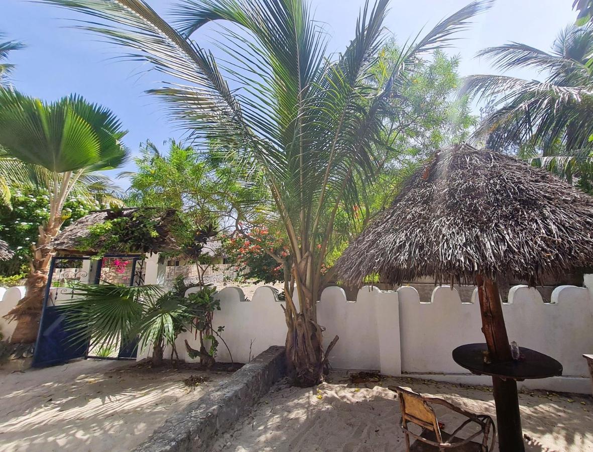 Beachfront Villa Ladha Ya Zanzibar จัมเบียนี ภายนอก รูปภาพ