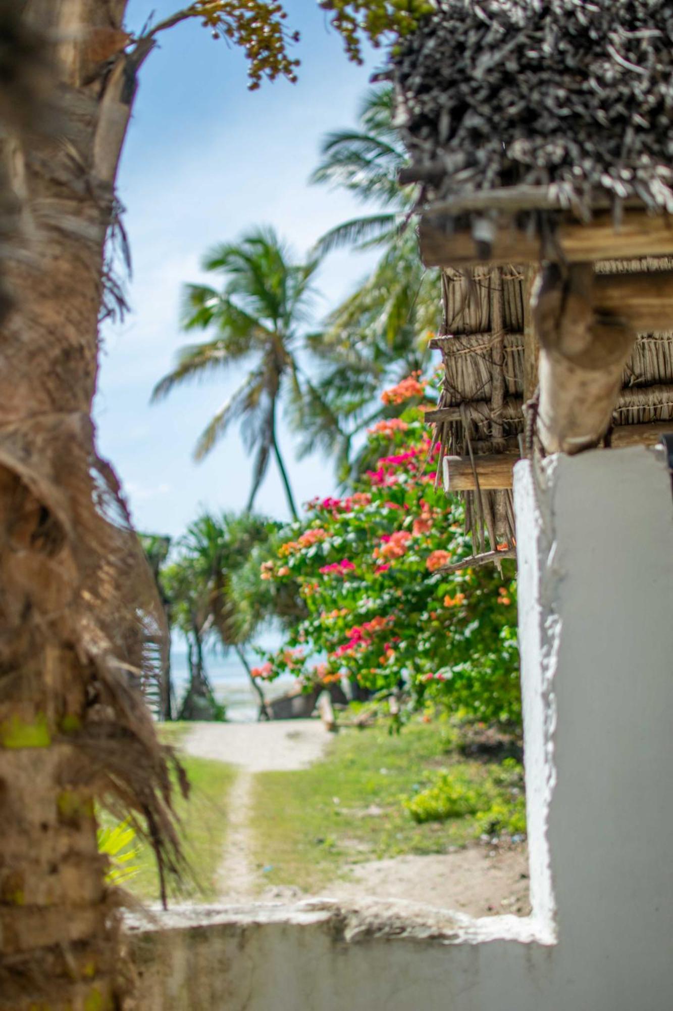 Beachfront Villa Ladha Ya Zanzibar จัมเบียนี ภายนอก รูปภาพ