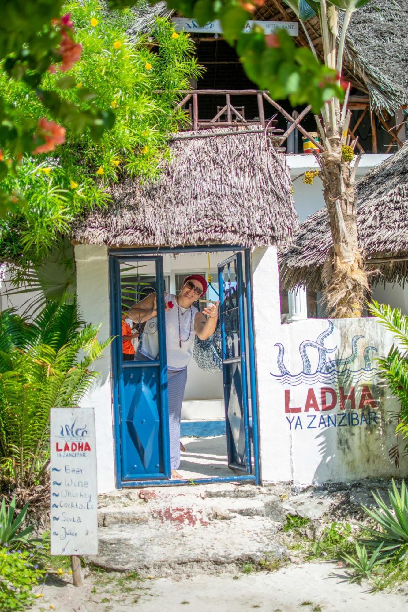 Beachfront Villa Ladha Ya Zanzibar จัมเบียนี ภายนอก รูปภาพ