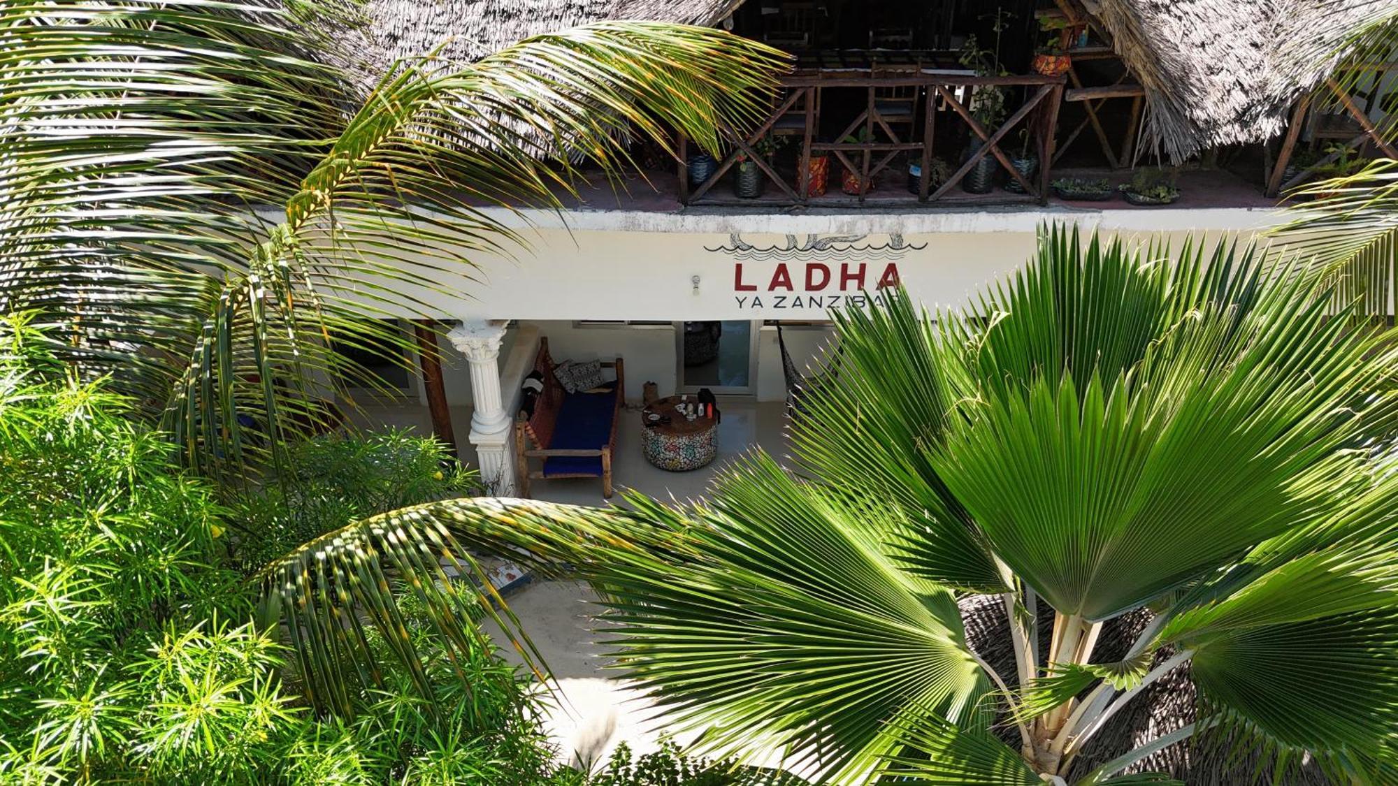 Beachfront Villa Ladha Ya Zanzibar จัมเบียนี ภายนอก รูปภาพ